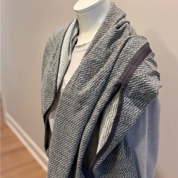 Lululemon Gray Herringbone Scarf - Picture 6 of 6